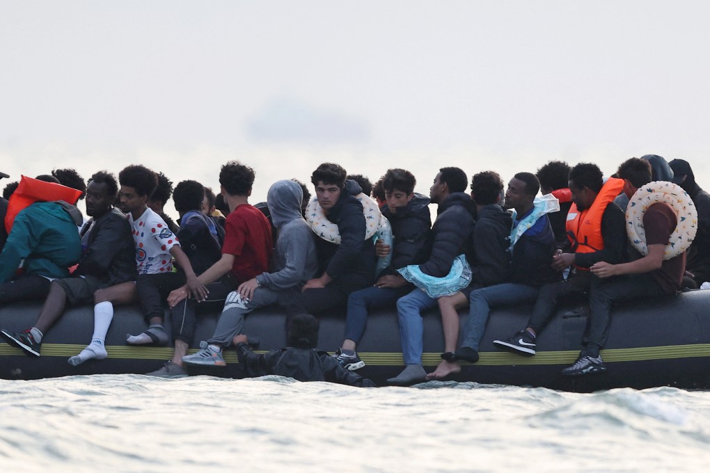 A group of migrants on an inflatable dinghy leave the coast of northern France in an attempt to cross the English Channel to reach Britain on July 2. Photo: Reuters