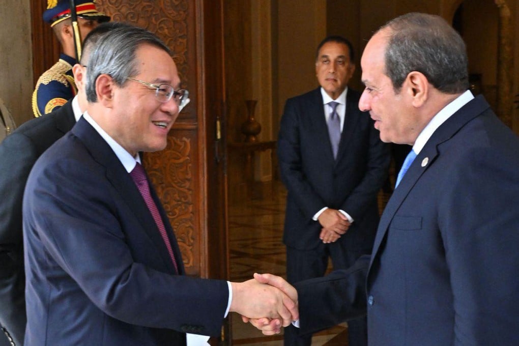 Egyptian President Abdel-Fattah al-Sisi (right) welcomes China’s Premier Li Qiang (left) in Cairo on Thursday. Photo: Egyptian Presidency/AFP