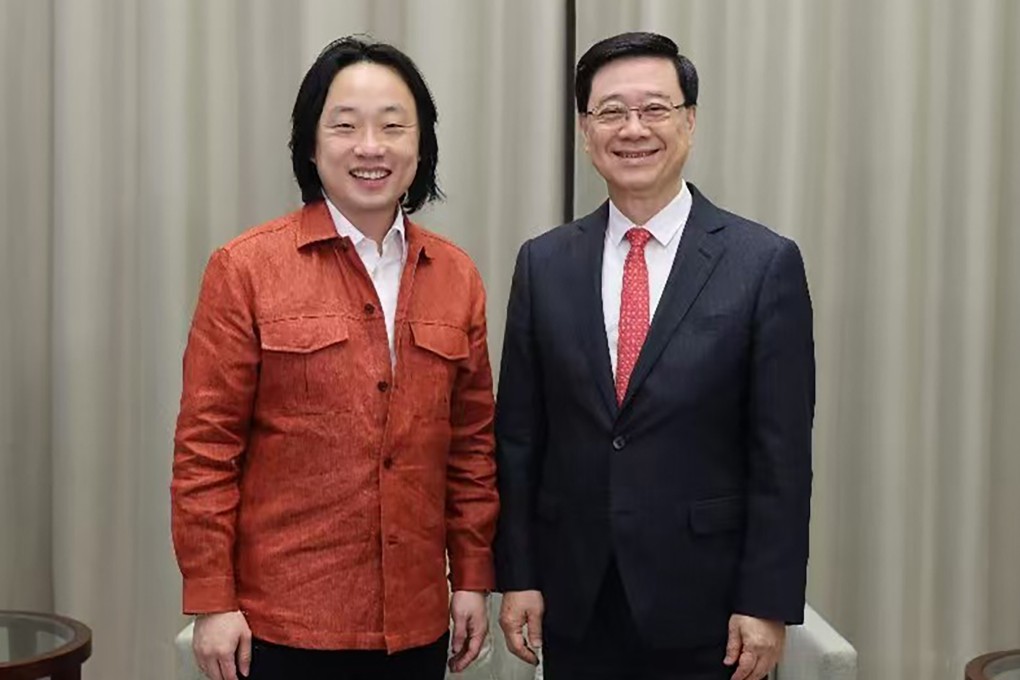Chief Executive John Lee (right) and Hong Kong-American stand-up comedian Jimmy O. Yang at a recent meeting. Photo: Weibo / CAA创新精英文化经纪