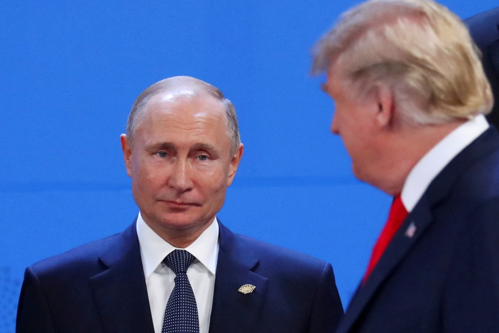 US President Donald Trump glances at Russian President Vladimir Putin during the Group of 20 leaders summit in Buenos Aires, Argentina on November 30, 2018. Photo: Reuters
