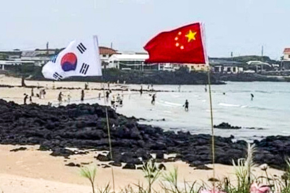 Controversy Erupts Over Chinese Flag Displayed Alongside South Korean Flag in Jeju