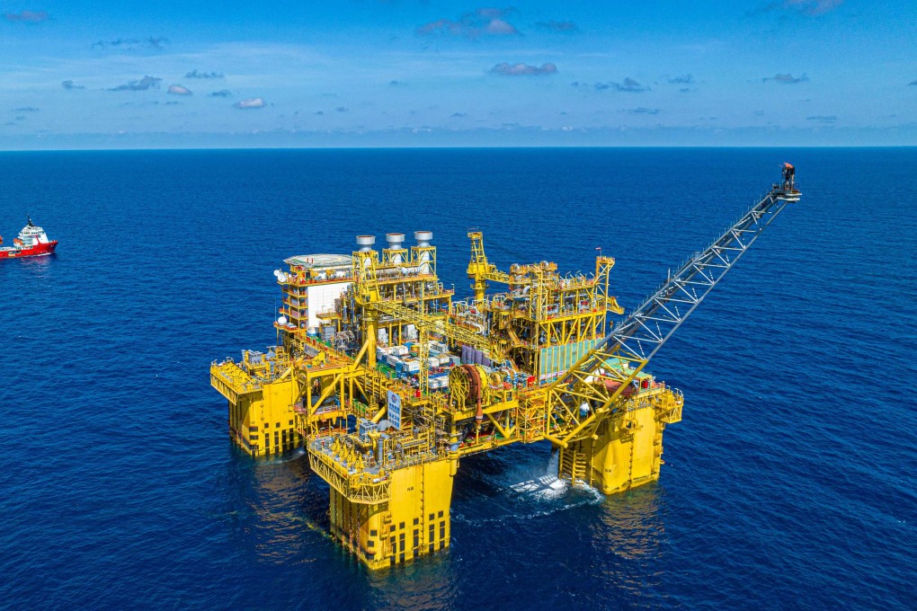 An offshore oil and gas platform operated by the China National Offshore Oil Corporation (CNOOC) in the South China Sea. CNOOC is also the producer of the deepwater suction anchors recently delivered to Brazil. Photo: Xinhua