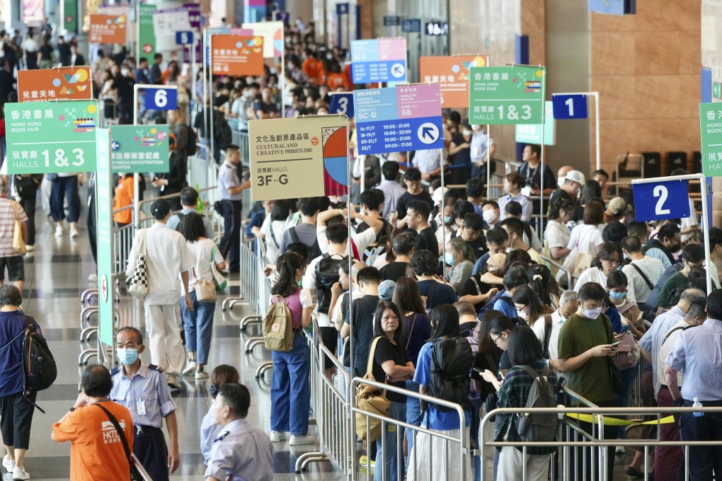 Crowds of visitors waiting to enter the book fair at Hong Kong Convention and Exhibition Centre in Wan Chai. Photo: Sam Tsang