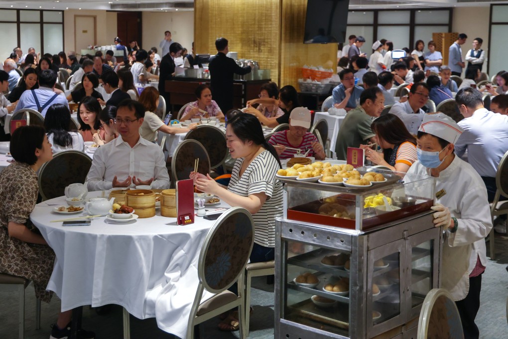 People eat during lunchtime at Metropol Restaurant at the United Centre in Admiralty, Hong Kong. The restaurant has announced that it will close its doors on September 27, bringing to an end 35 years of operation. Photo: Jelly Tse