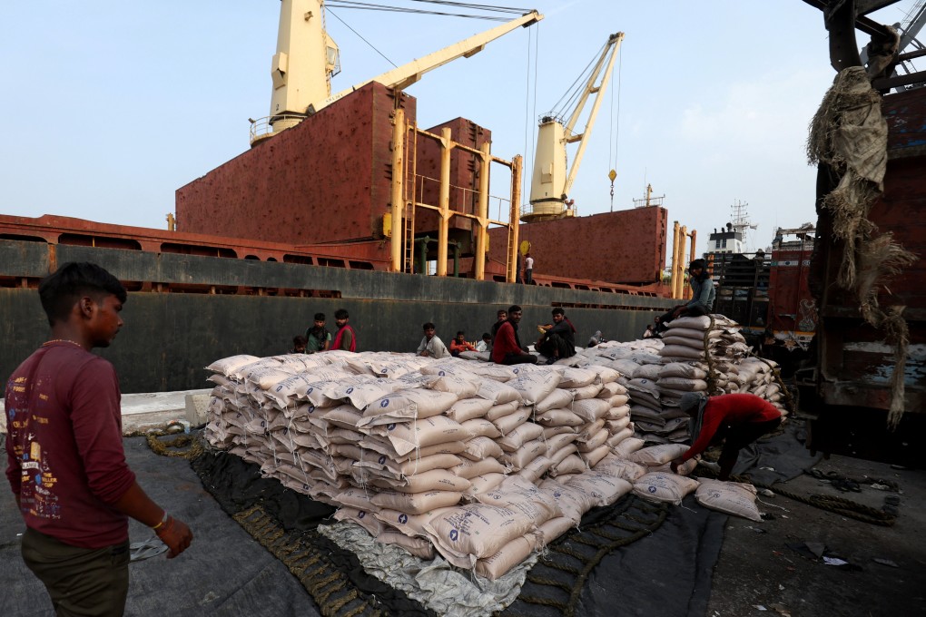Sugar bags being loaded at a port in Kandla, Gujarat. India is among the Asian countries hoping to reach a trade deal with the US by August 1. Photo: Reuters