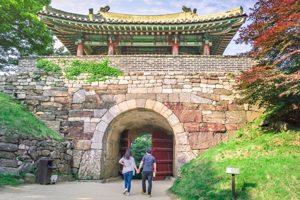 A couple in Namhansanseong Provincial Park in summer. Photo: Shutterstock