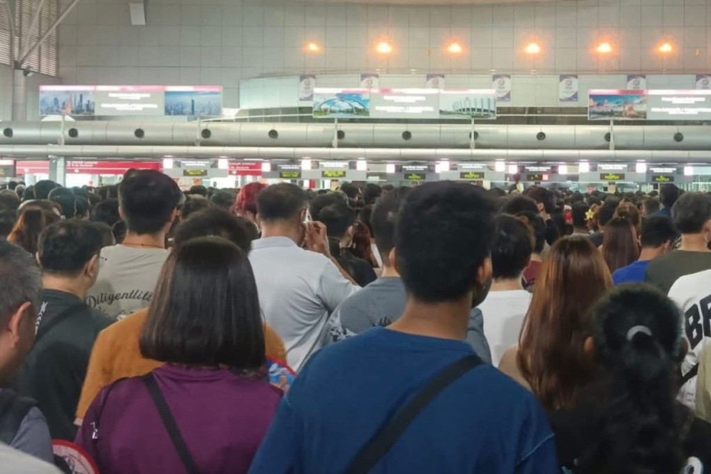 Long queues were reported at all major entry points in Malaysia after tens of thousands of foreigners were unable to use the autogate facility. Photo: Facebook: Malaysia-Singapore Border Crossers
