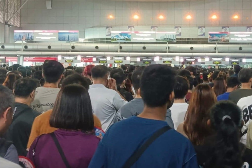 Long queues were reported at all major entry points in Malaysia after tens of thousands of foreigners were unable to use the autogate facility. Photo: Facebook: Malaysia-Singapore Border Crossers