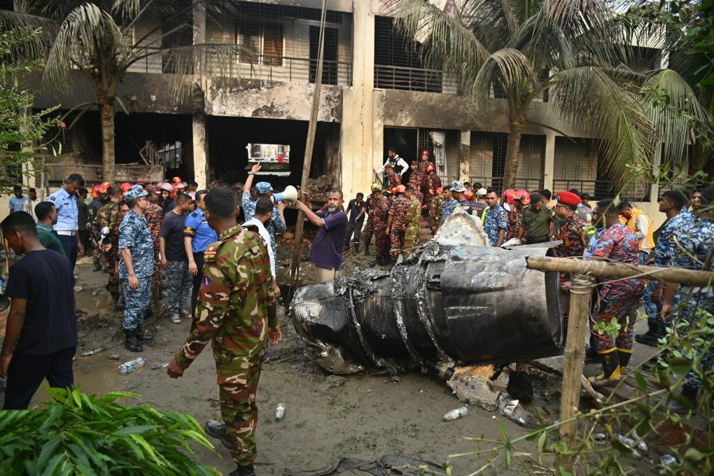 Firefighters work to remove the jet’s wreckage from a building in Dhaka, Bangladesh, on July 21. Photo: ZUMA Press Wire/dpa