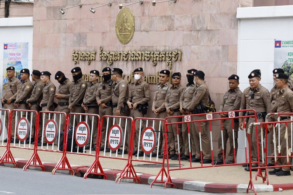 Thai police stand guard outside the Cambodian Embassy as people gather to protest amid the escalating Thai-Cambodian border dispute, in Bangkok, Thailand on July 20. Photo: EPA