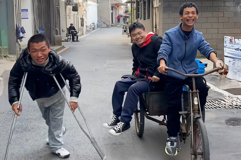 Three young Chinese men with disabilities sell garlic and polish shoes to earn a living, inspiring many with their independence and mutual support. Photo: RedNote
