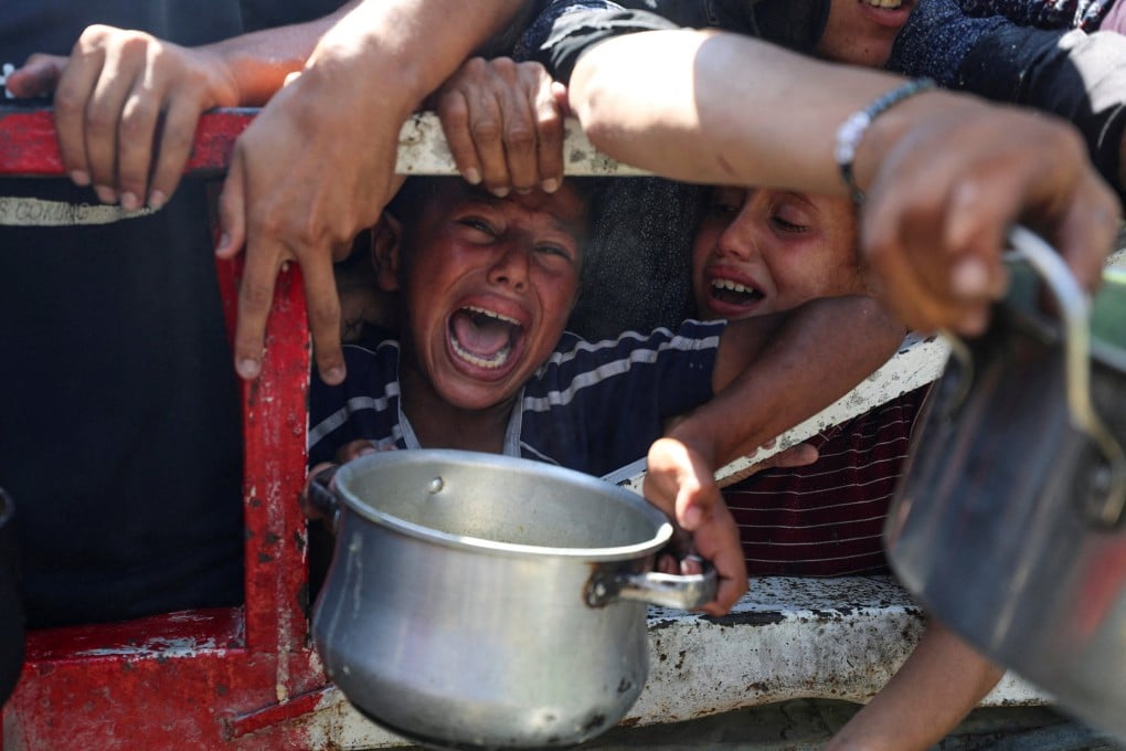 Palestinians wait to receive food from a charity kitchen in Gaza City amid a hunger crisis. Photo: Reuters