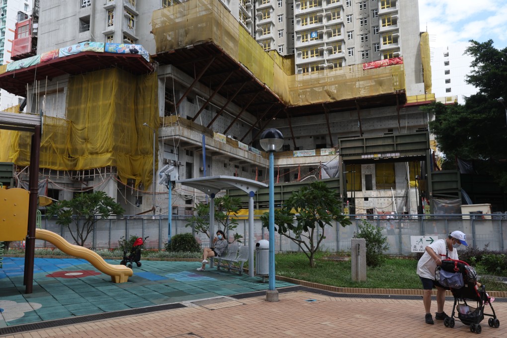 Residents enjoy a day out at Pak Tin Estate. Photo: Yik Yeung-man