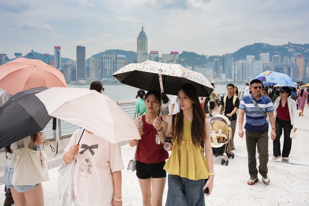The local forecaster has said the mercury will reach 33 degrees Celsius in Hong Kong’s urban areas on Thursday. Photo: Eugene Lee