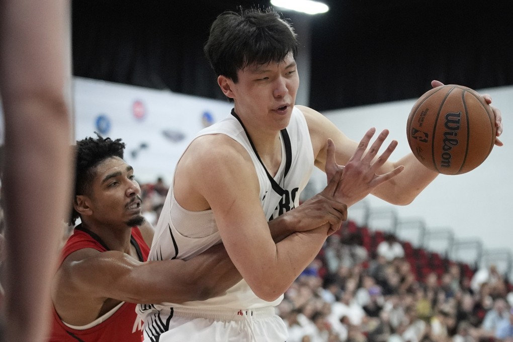 Houston Rockets’ Jermaine Samuels Jr (left) tries to steal the ball from Portland Trail Blazers’ Yang Hansen during an NBA Summer League game last week. Photo: AP