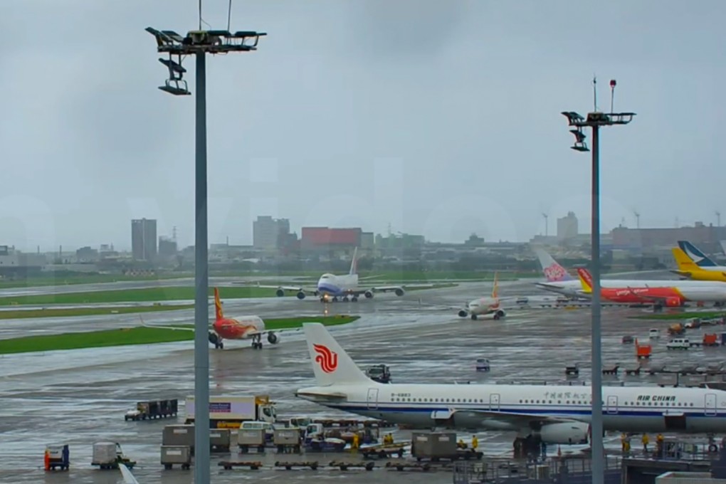 Hong Kong Airlines flight HX252  encounters a Hainan Airlines plane on the same runway. Photo: Handout