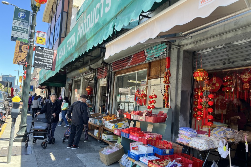 Oakland Chinatown variety store draws shoppers on July 9, 2025. Photo: Ralph Jennings