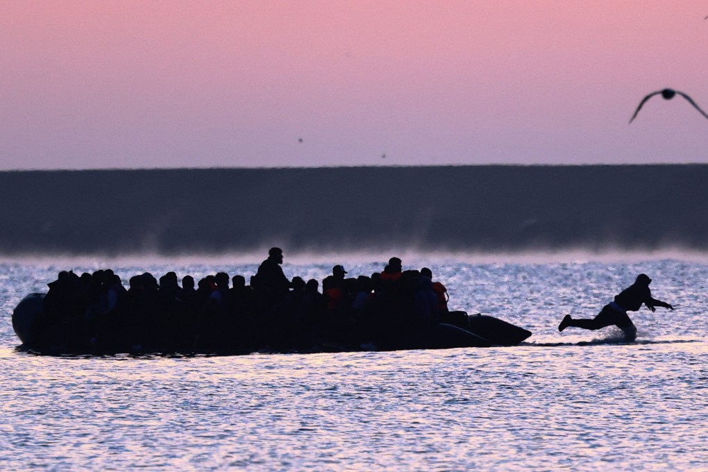 A man jumps into the water from an inflatable dinghy as a group of migrants leave the coast of northern France in an attempt to cross the English Channel to reach Britain on July 17. Photo: Reuters
