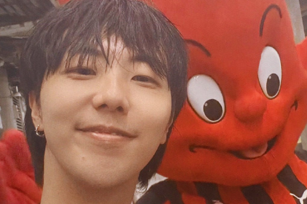 Simba Siiviba, who has almost 800,000 followers on Weibo, with an AC Milan mascot. Photo: Weibo