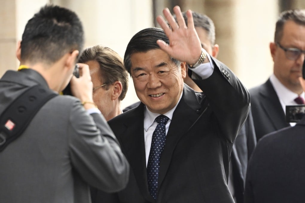 Chinese vice prime minister He Lifeng, centre, waves as he arrives at Rosenbad before trade talks between the US and China in Stockholm, Sweden, on Monday. Photo: Fredrik Sandberg/TT News Agency via AP