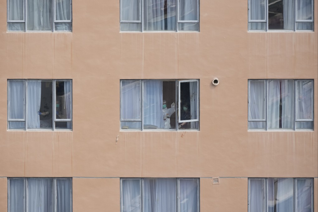 Forensic officers carry out investigations at the Panda Hotel in Tsuen Wan. Photo: May Tse