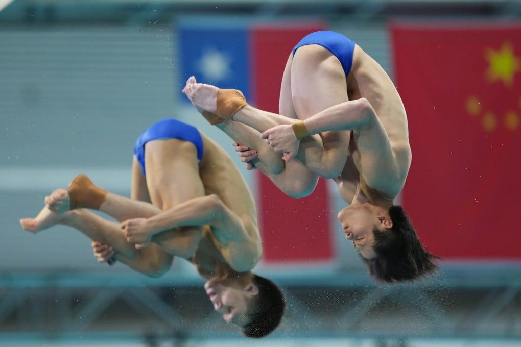 Cheng Zilong (left) and Zhu Zifeng on their way to winning the 10m platform synchronised diving final at the World Aquatics Championships in Singapore on Tuesday. Photo: Xinhua