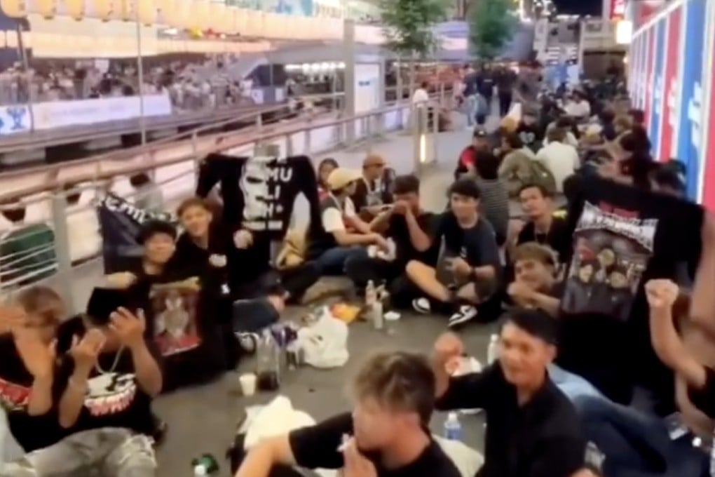 A video of Indonesians in Osaka gathering on a pavement and obstructing passage has prompted social media comments criticising their behaviour. Photo: X/parsonalsecret