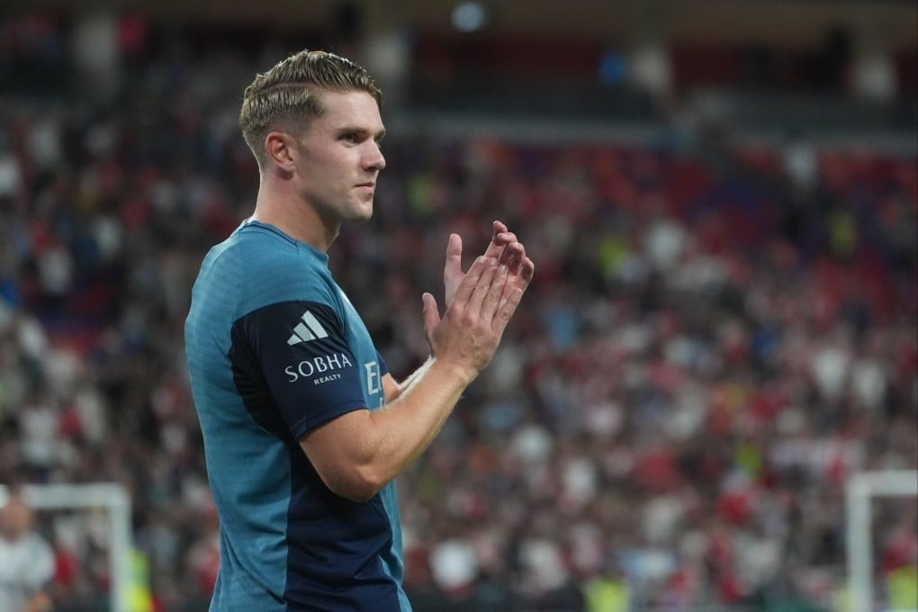Viktor Gyokeres applauds the enthusiastic fans watching Arsenal train at Kai Tak Stadium. Photo: Elson Li