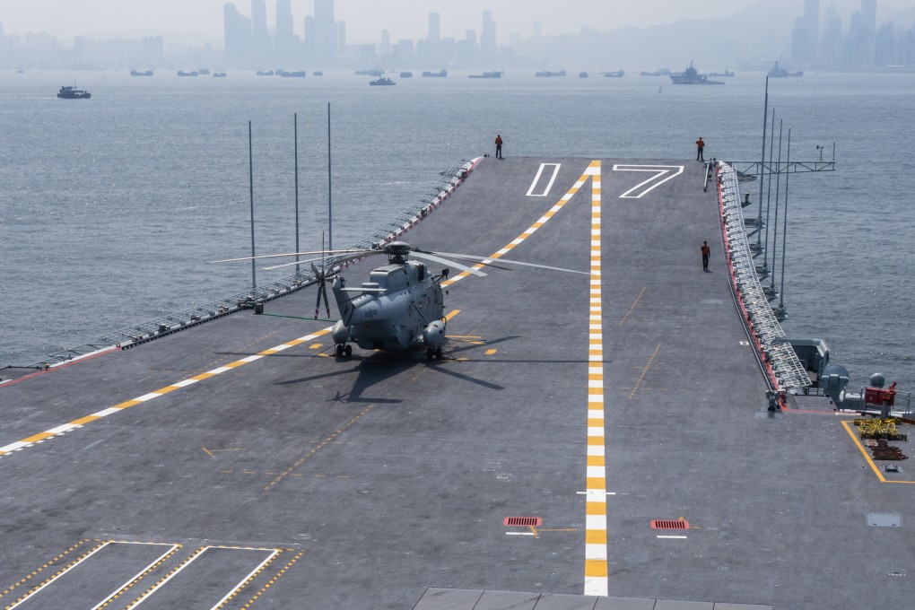 The aircraft carrier Shandong departs from Victoria Harbor in Hong Kong, July 7. Photo: Xinhua