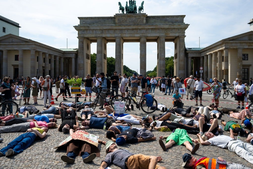 Participants lie on the ground on Berlin’s Pariser Platz and simulate death during a demonstration on July 20 to push for heat-protection laws in the city. Photo: dpa