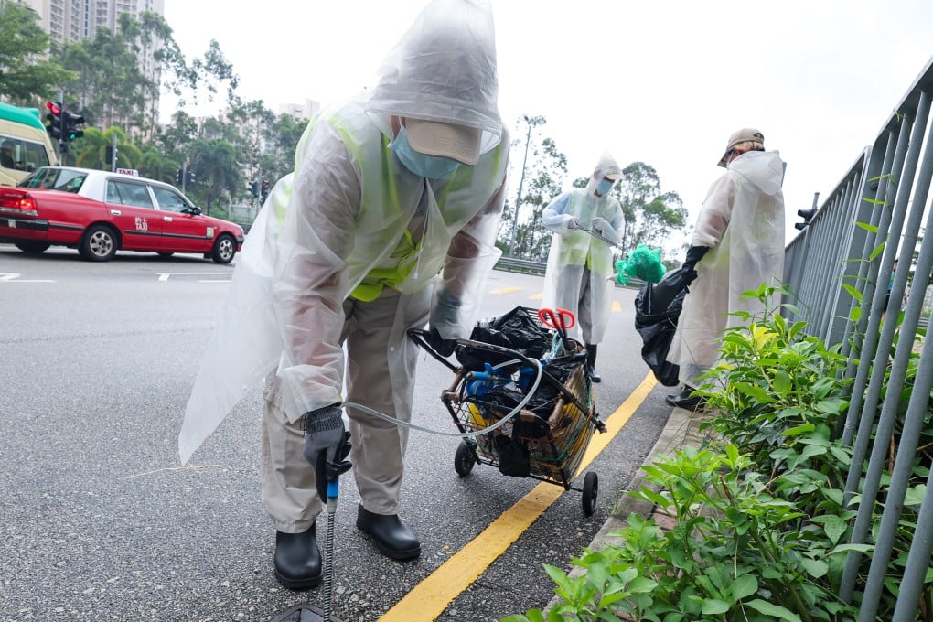 Hygiene authorities carry out mosquito control measures near On Tat Estate. Photo: Dickson Lee