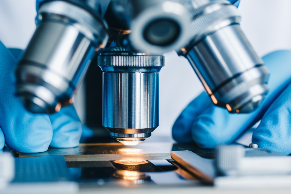A close-up shot of a microscope in a laboratory. Photo: Shutterstock