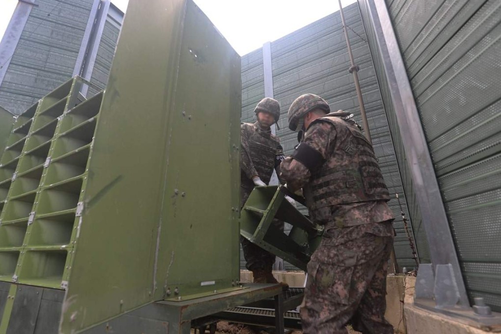 South Korean soldiers dismantle propaganda loudspeakers near the border with North Korea on Monday. Photo: South Korea’s Defence Ministry