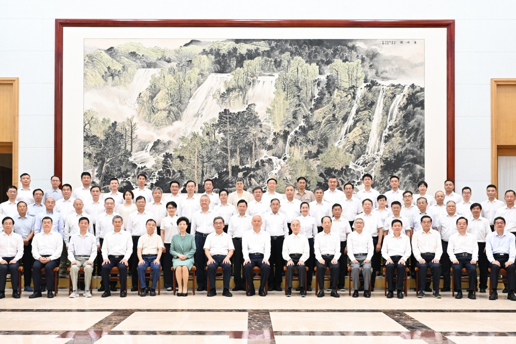 Senior Communist Party official Cai Qi hosted prominent scientists and academics on summer at Beidaihe seaside resort in north Hebei province on Sunday. Photo: Xinhua
