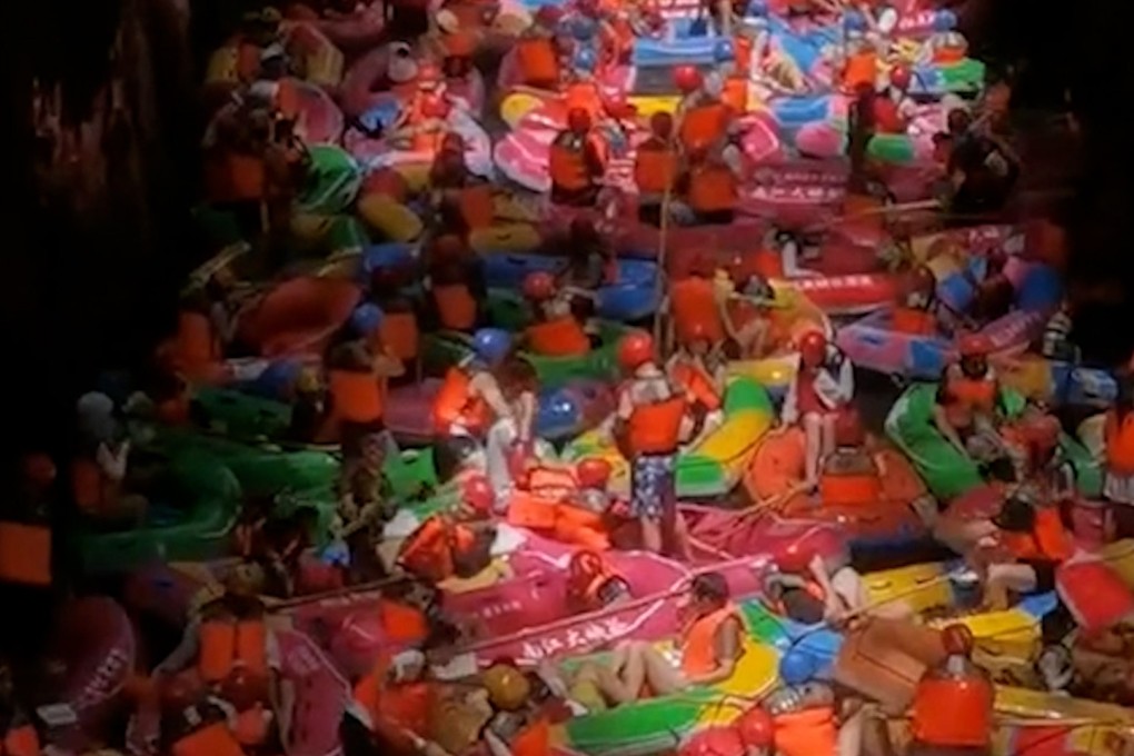 Chinese tourists stranded while rafting in valley