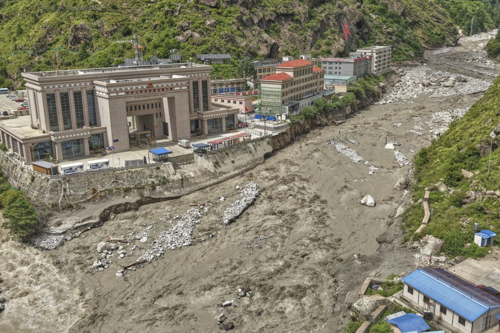 China (left) and Nepal (right) are seen divided after the Friendship Bridge, a key connector over the Bhotekoshi River in Rasuwagadi, was swept away by floods on July 8. Photo: AP