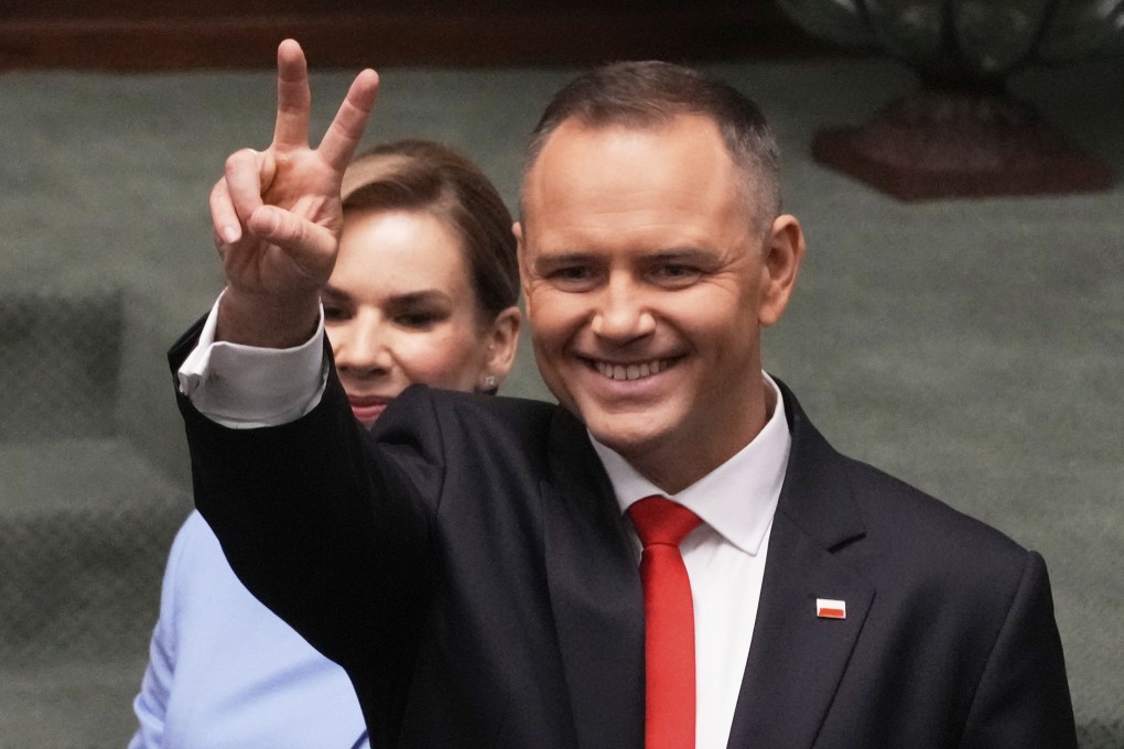 Poland’s new president Karol Nawrocki with his wife Marta Nawrocka shows a V-sign during the inauguration ceremony in Warsaw, Poland, on Wednesday. Photo: AP