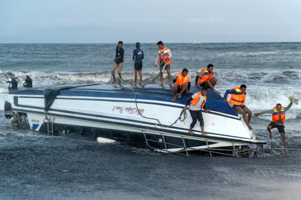 A capsized fast boat is pulled to shore at Sanur beach in Bali, Indonesia, on Tuesday. Photo: Xinhua