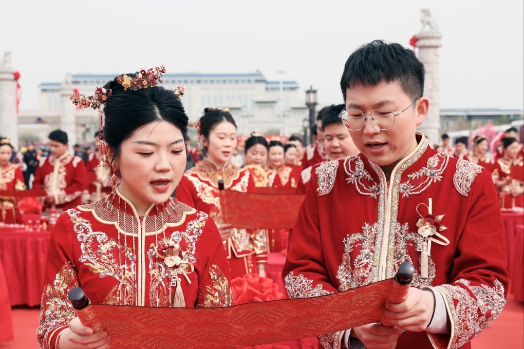 Couples take part in a mass wedding in China’s eastern Anhui province in March. China’s number of marriage registrations saw a surprise uptick in the second quarter. Photo: Xinhua