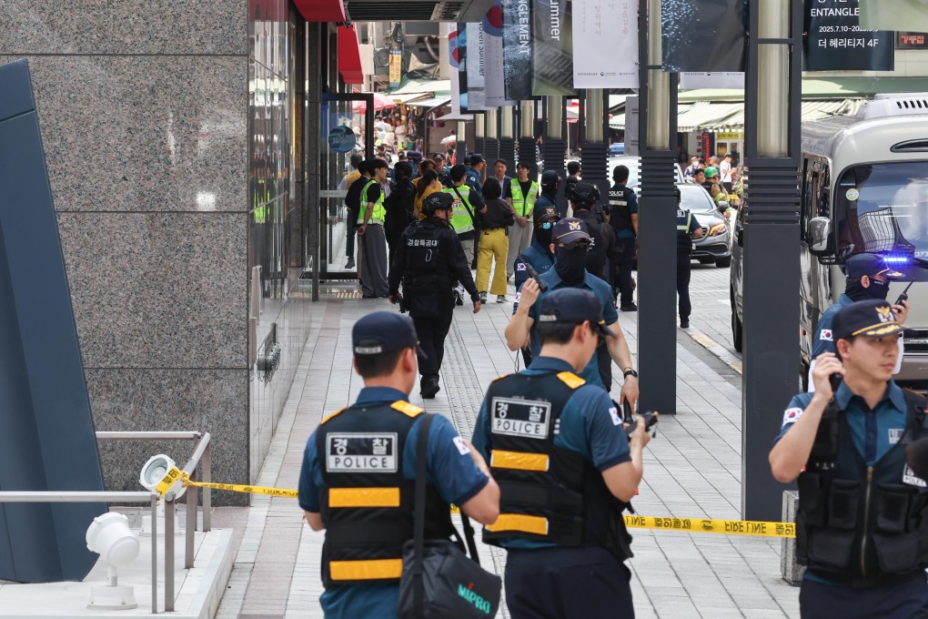 Police officers deployed at the Shinsegae department store in Seoul on Tuesday. A message warning of explosives planted on the first floor of the complex posted on the same day turned out to be a hoax. Photo: EPA