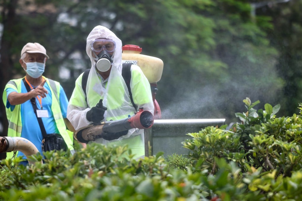 Workers conduct mosquito control measures at Lei Tung Estate. Photo: Karma Lo