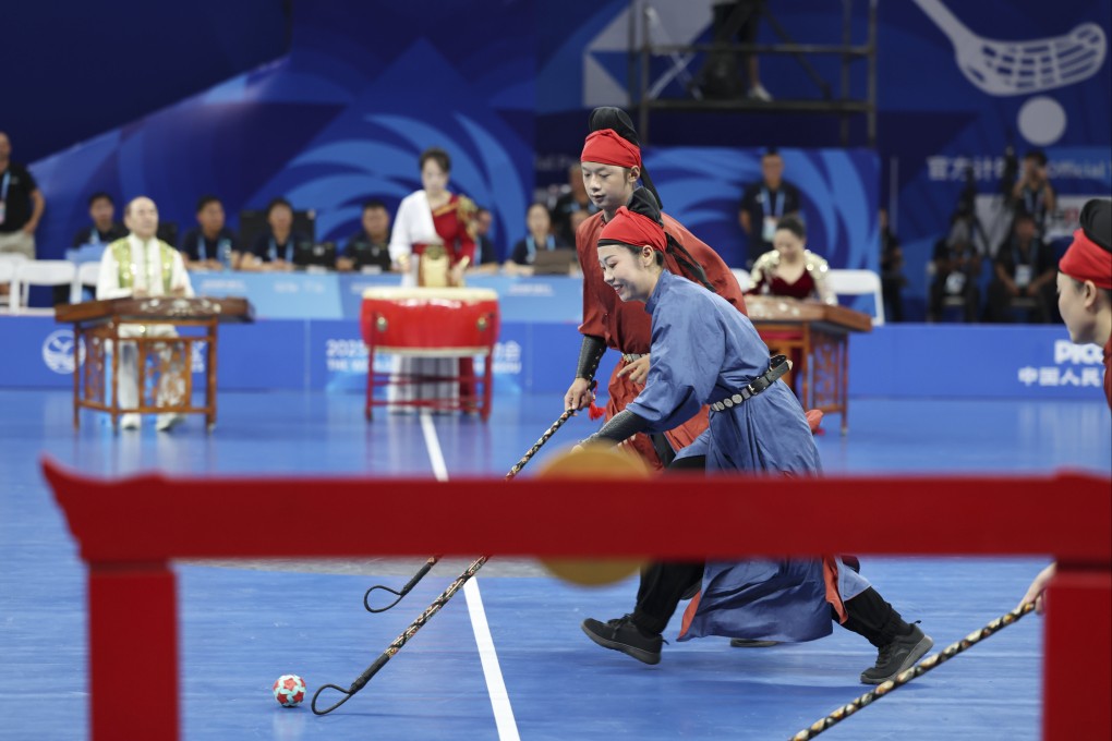 Actors perform before the women’s Group A preliminary floorball round between Thailand and Sweden at the World Games in Chengdu, Sichuan province on August 6. Photo: Xinhua