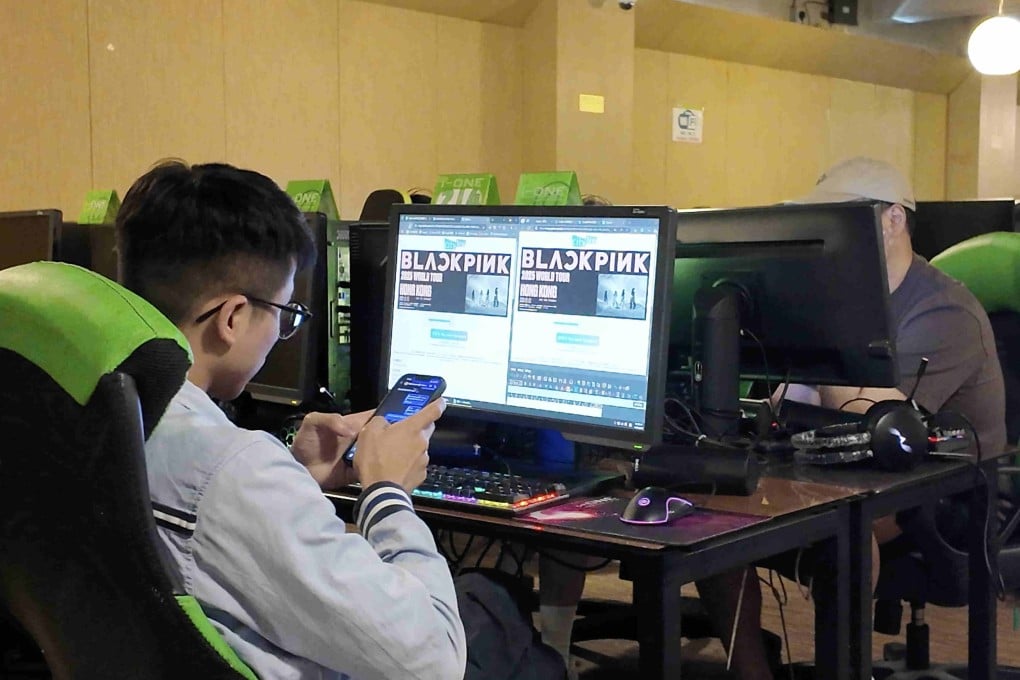 About two dozen people attempted to secure Blackpink tickets at an internet cafe in Causeway Bay. Photo: Ambrose Li