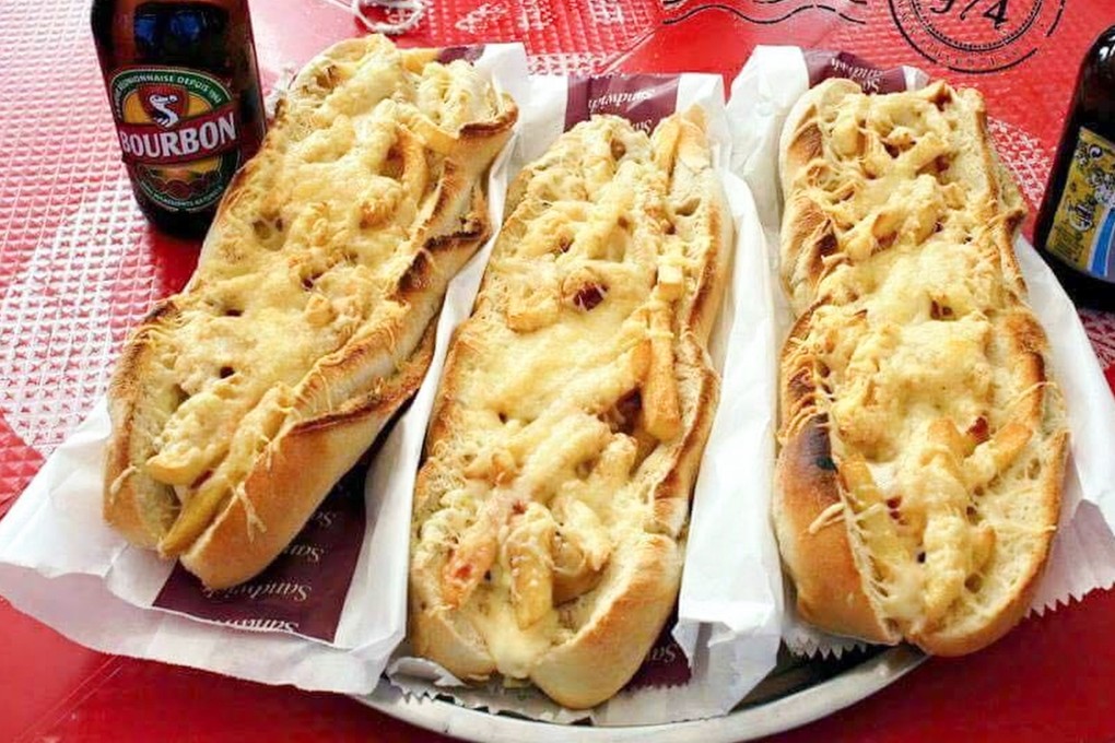 The bouchon gratiné is a favourite snack on Réunion Island, made with a baguette, chilli sauce, siu mai and melted cheese. Photo: X/ LudovicShooter