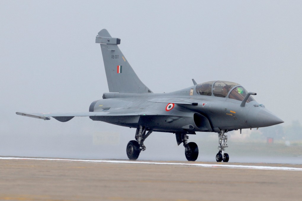 A Rafale fighter jet taxis on the tarmac during its induction ceremony at an air force station in Ambala, India, on September 10, 2020. Photo: Reuters