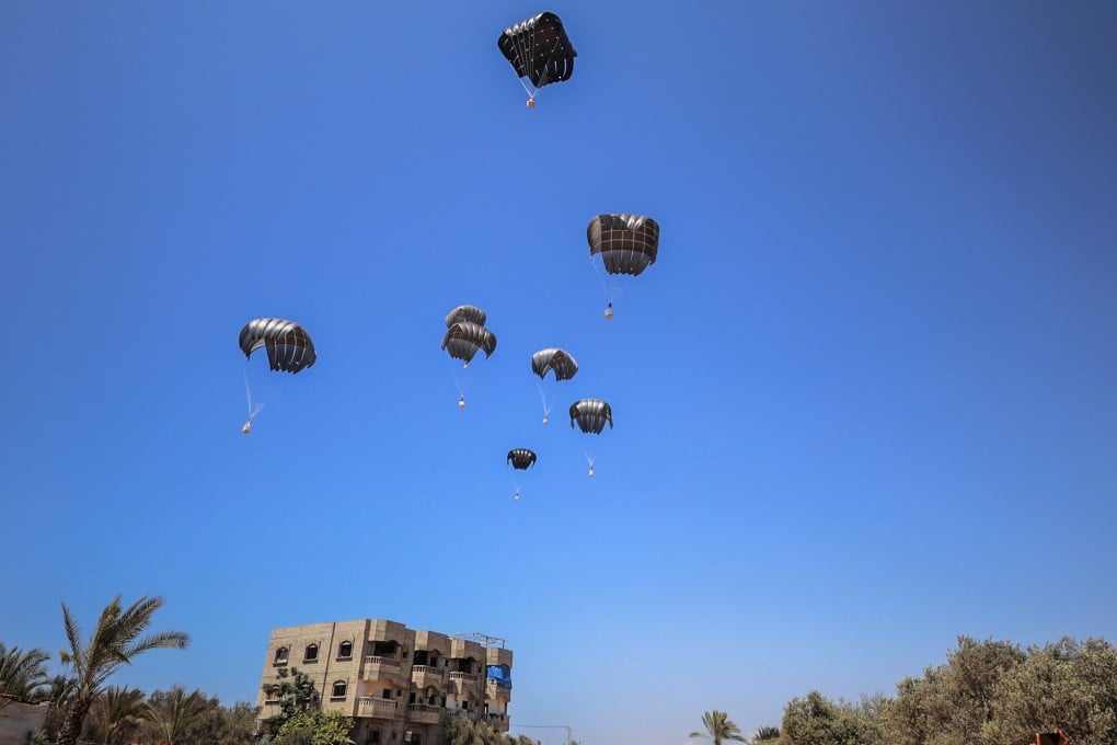 Humanitarian aid supplies are airdropped over the Gaza Strip. Photo: dpa