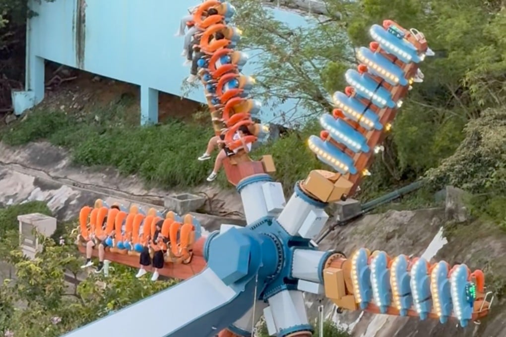 The “Wild Twister” ride at Ocean Park has broken down with stuck in mid-air. Photo: Handout