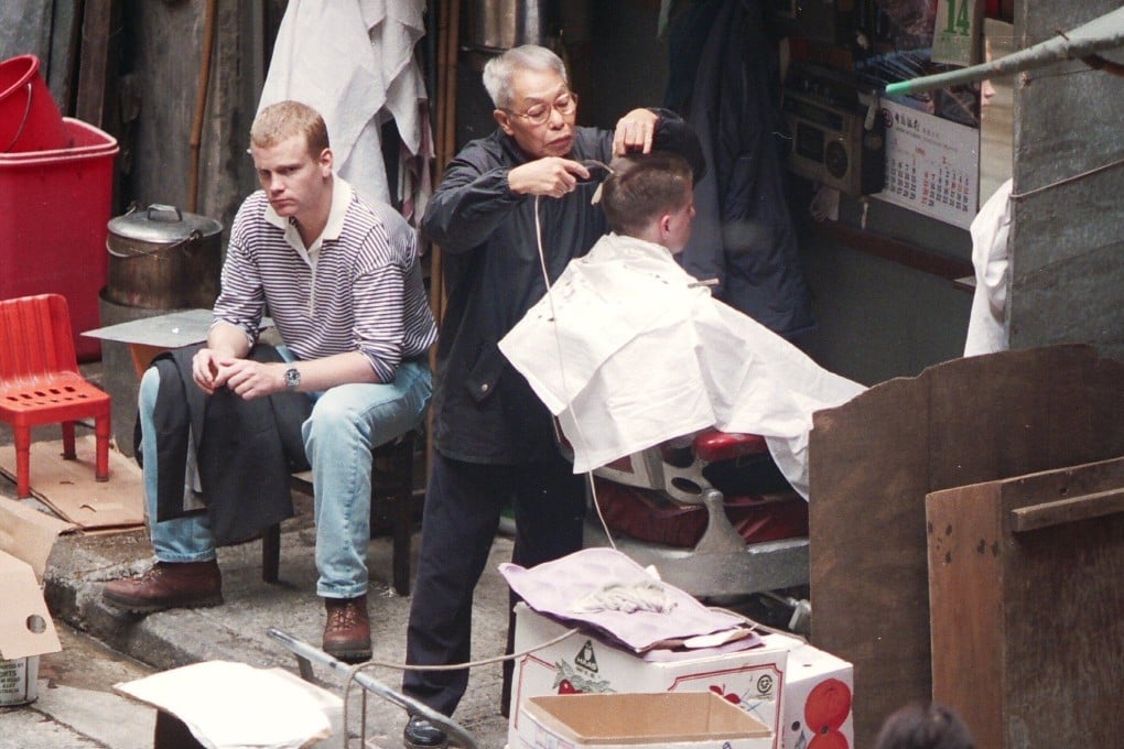 A street barber serves Western customers in Central, in 1994. Photo: SCMP Archives