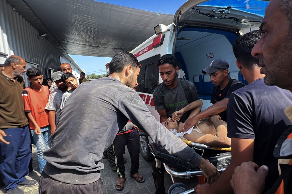 A wounded Palestinian is transported to Al-Awda hospital in the Gaza Strip on August 4 after Israeli soldiers opened fire on people seeking food at an aid distribution point. Photo: dpa