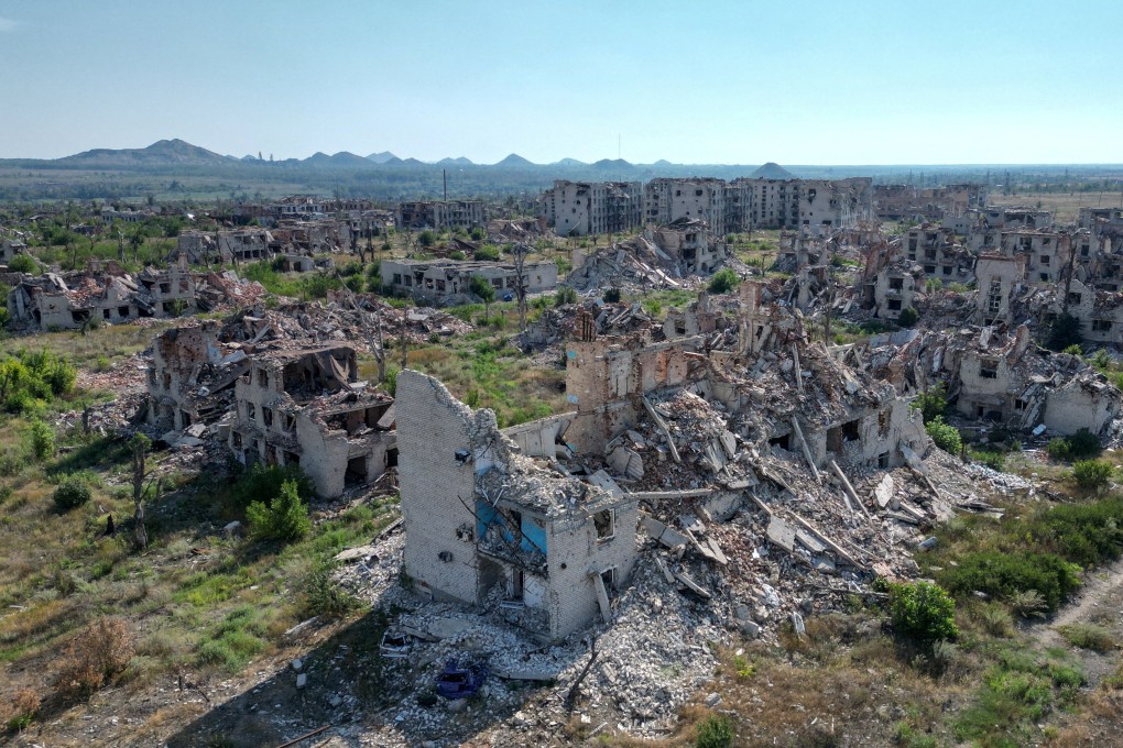 The ruins of residential buildings in the abandoned town of Marinka (Maryinka), in the Donetsk region, a Russian-controlled area of Ukraine. Photo: Reuters